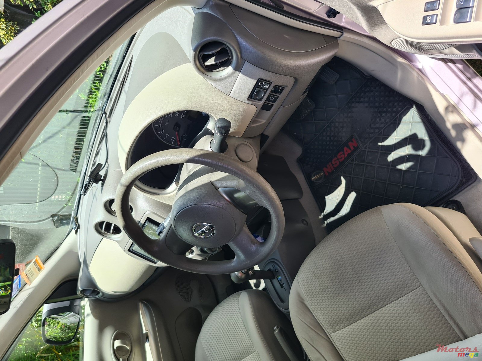 2011' Nissan March photo #5