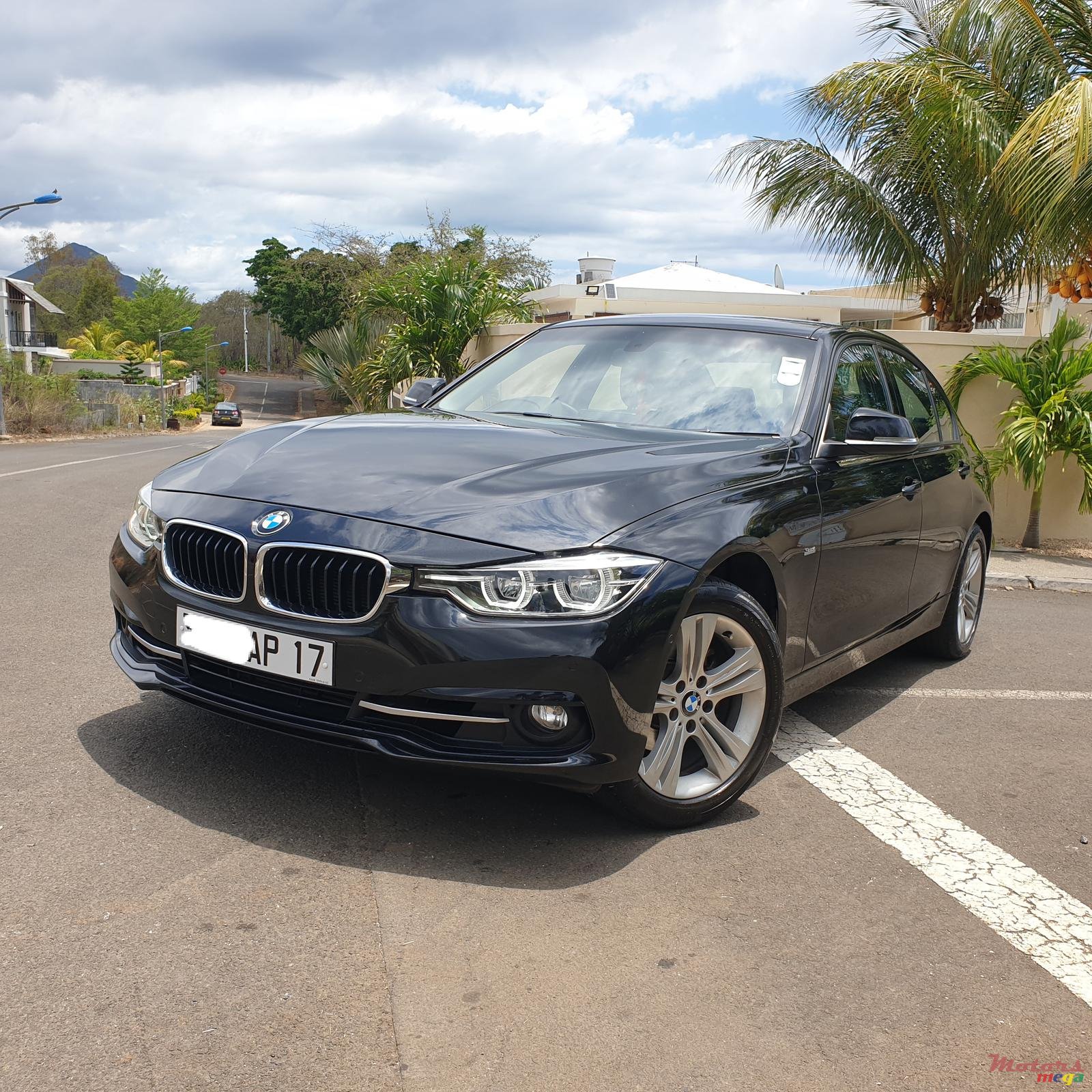 2017' BMW 318 photo #1