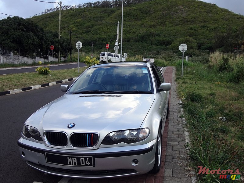 2004' BMW 3 Series 318i photo #1