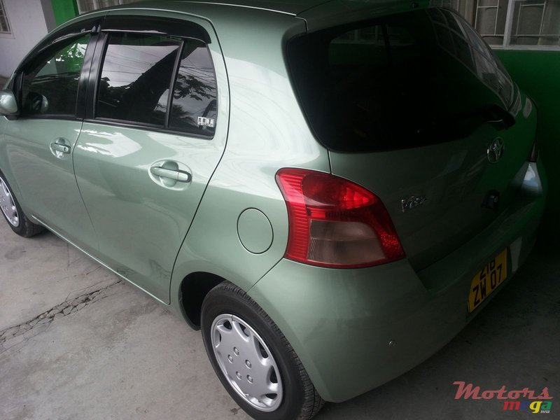 2007' Toyota Vitz photo #4