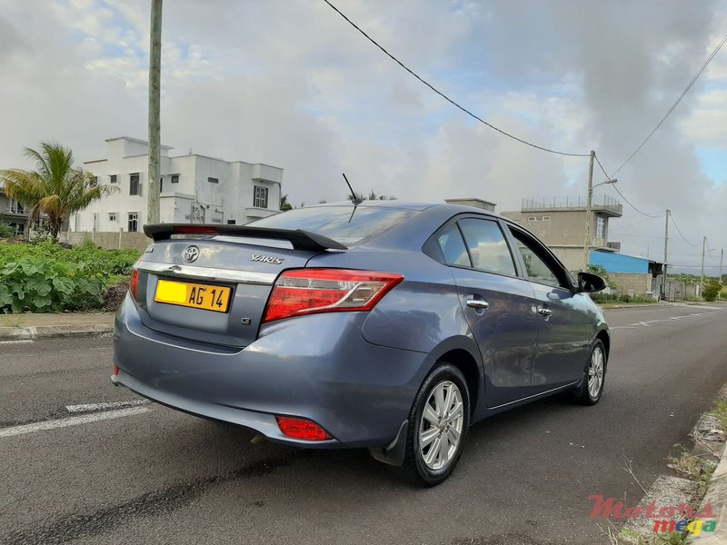 2014' Toyota Yaris photo #2