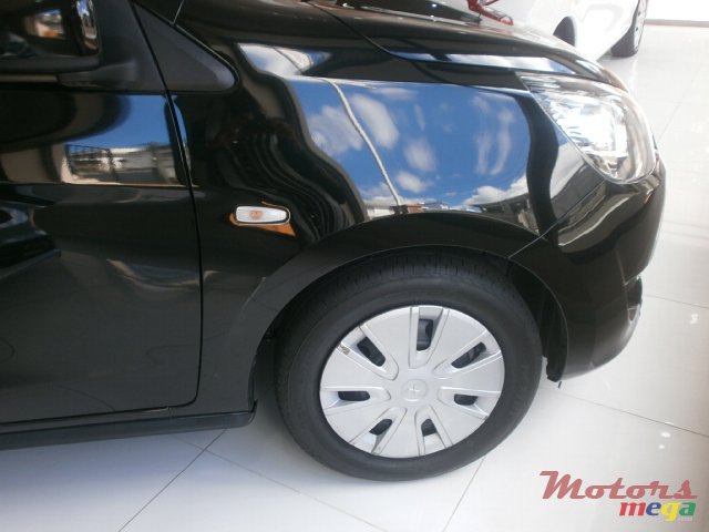 2013' Mitsubishi Mirage photo #5