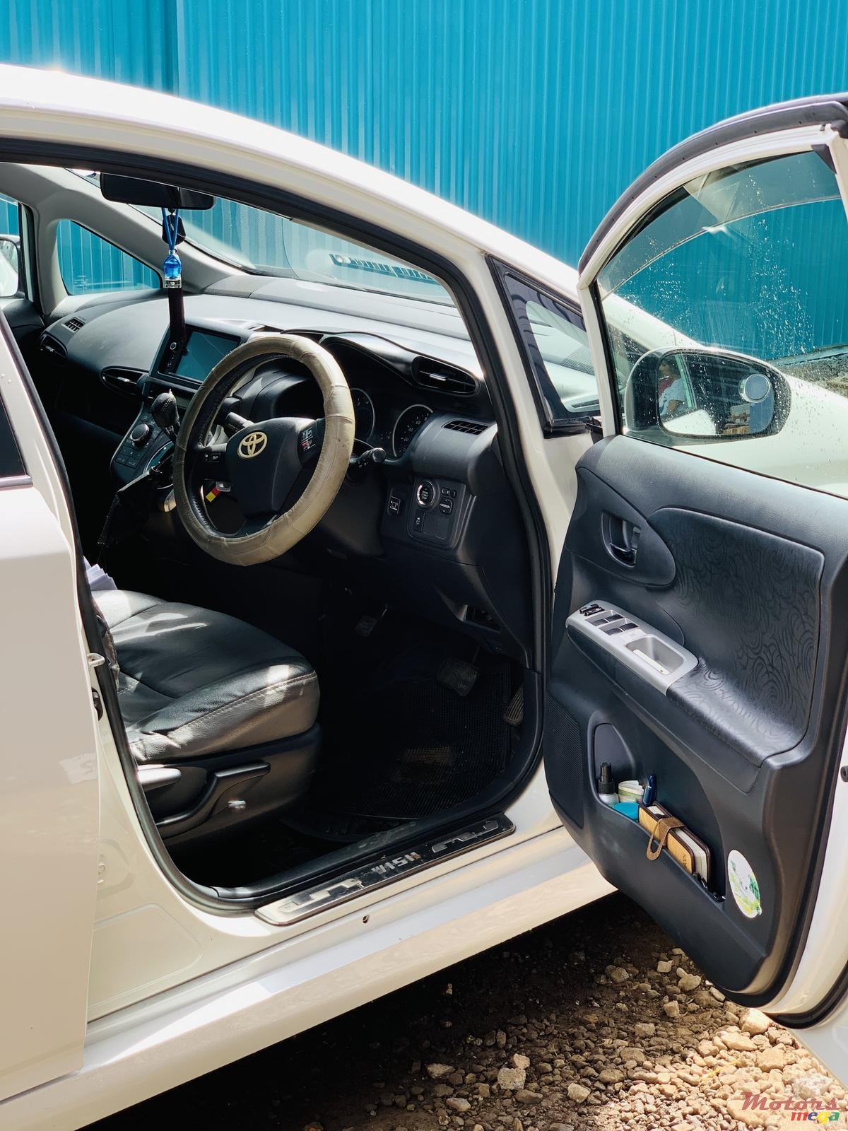 2010' Toyota Wish with gaz kit photo #5