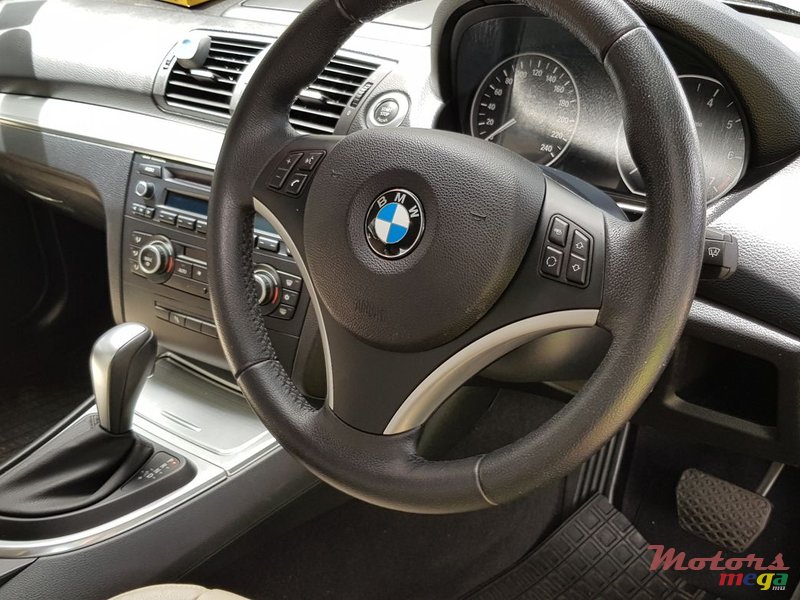 2011' BMW 1 Series 5 Door photo #4