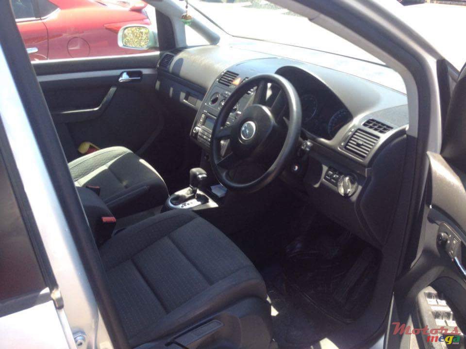 2007' Volkswagen Touran photo #7
