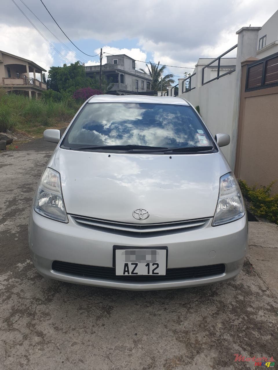 2012' Toyota Prius photo #1