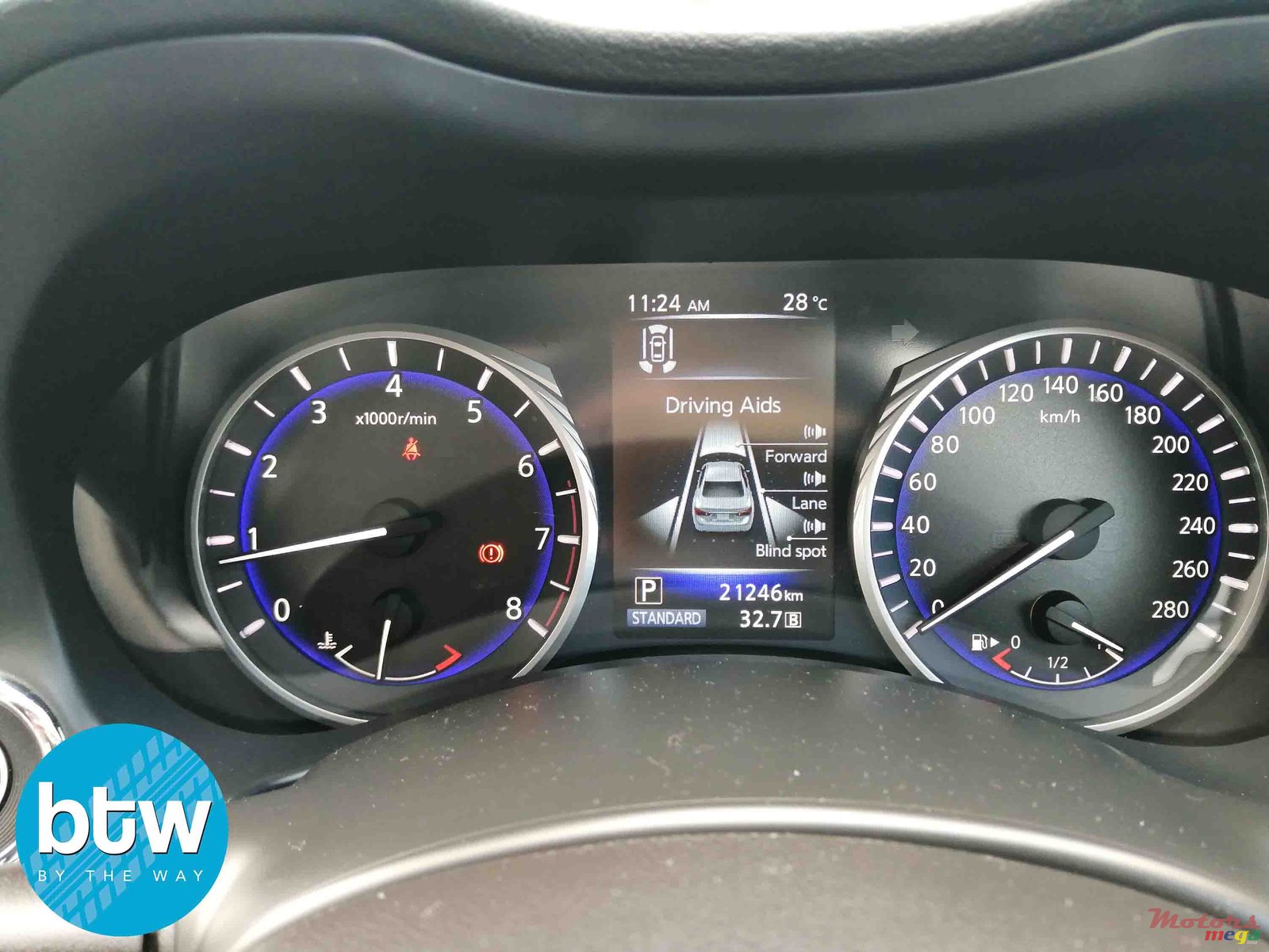 2015' Infiniti Q photo #7