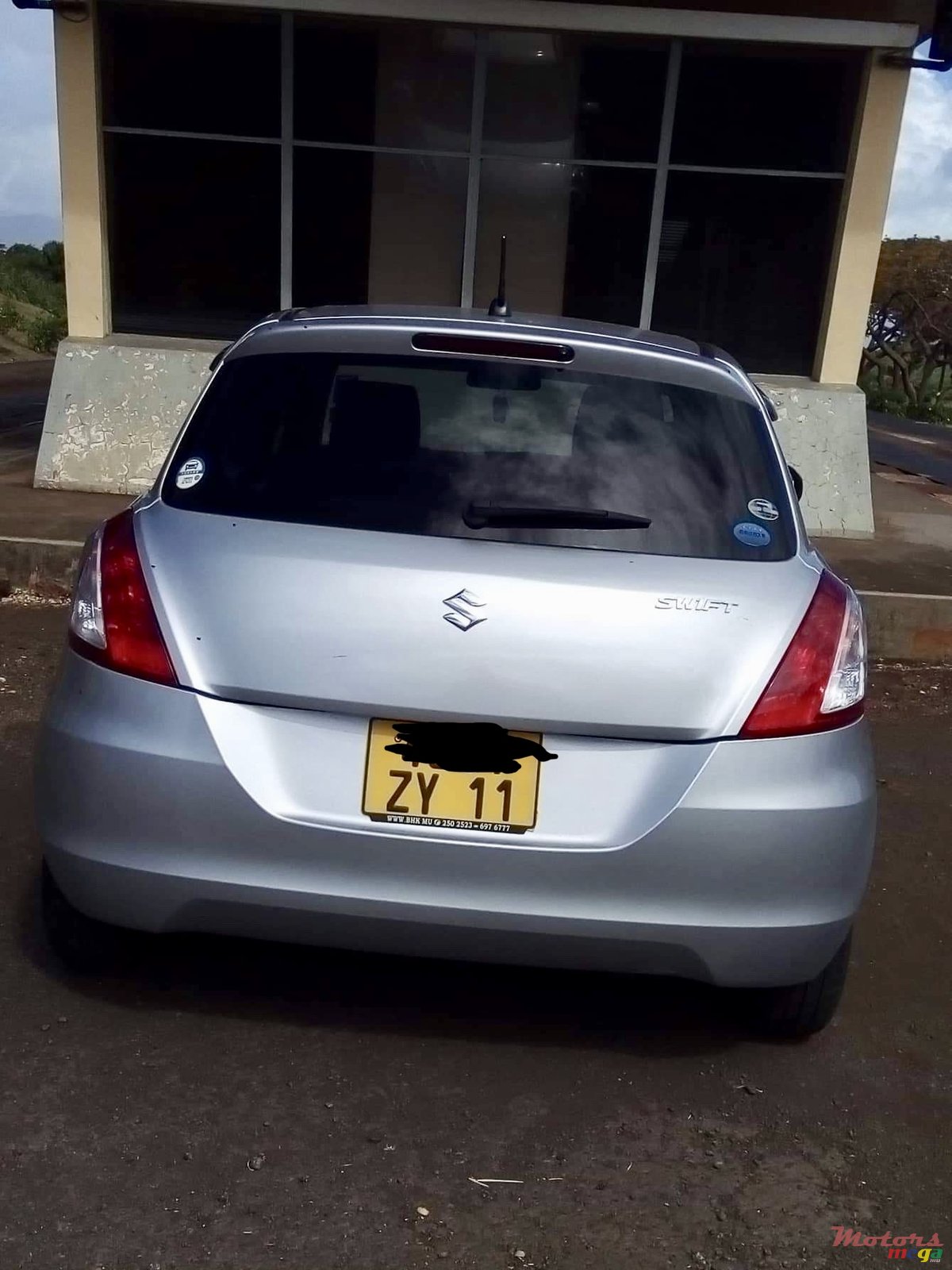 2011' Suzuki Swift photo #6