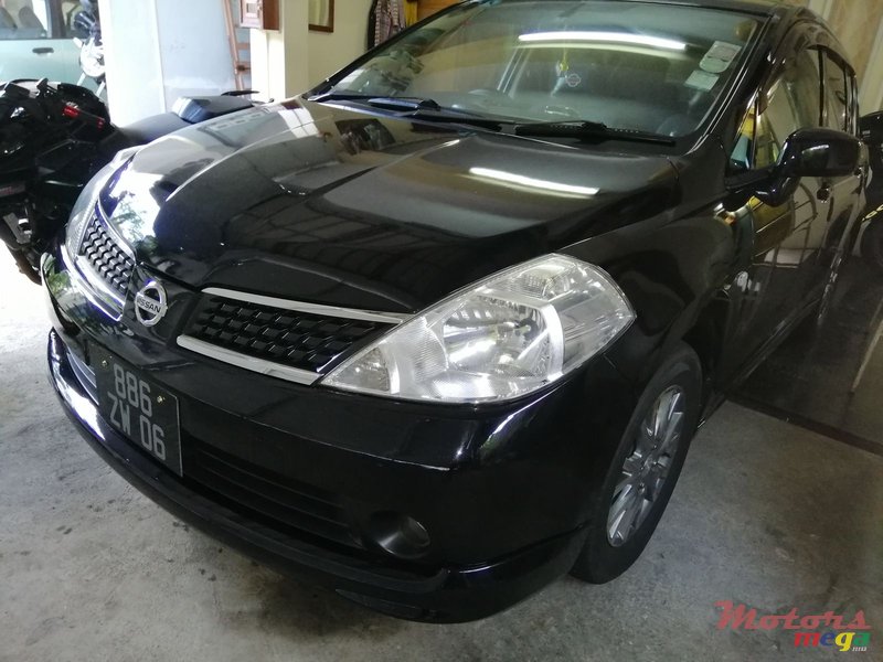 2006' Nissan Tiida photo #1