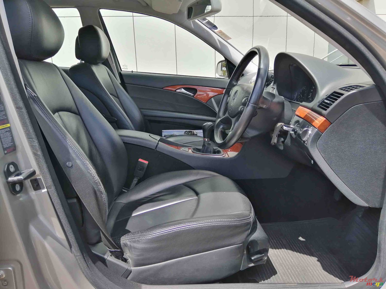 2008' Mercedes-Benz 200E photo #5