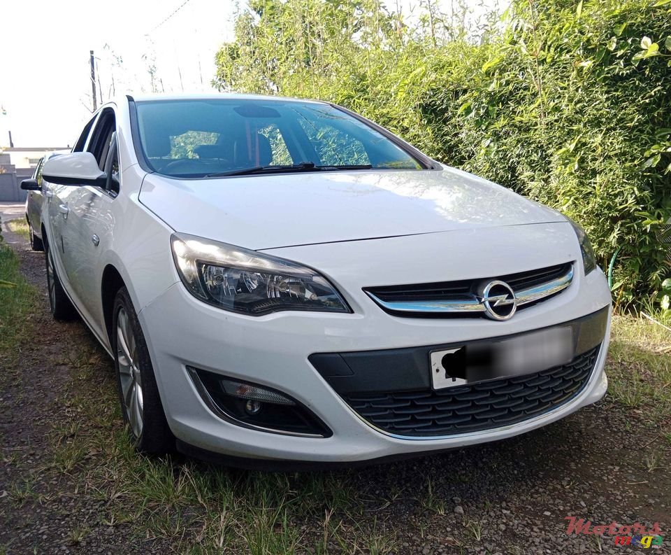 2015' Opel Astra 1.4l Automatic photo #1