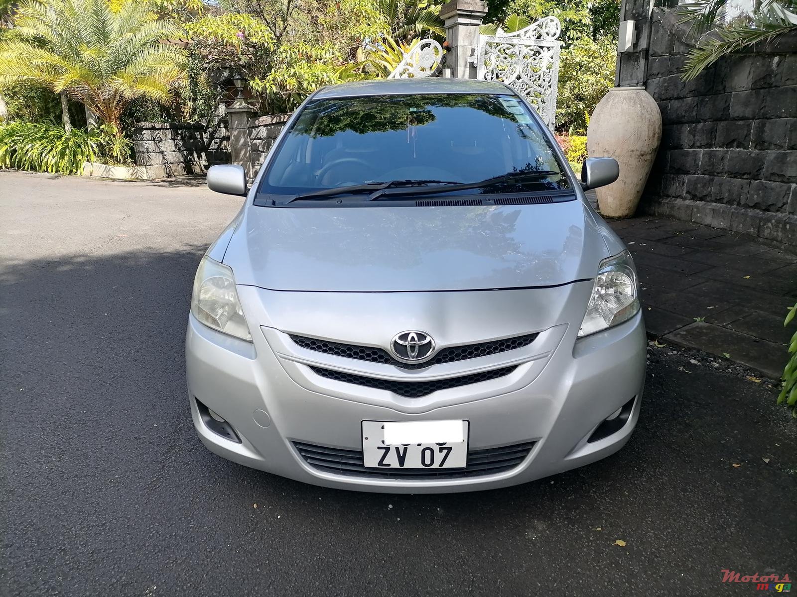 2007' Toyota Belta photo #1