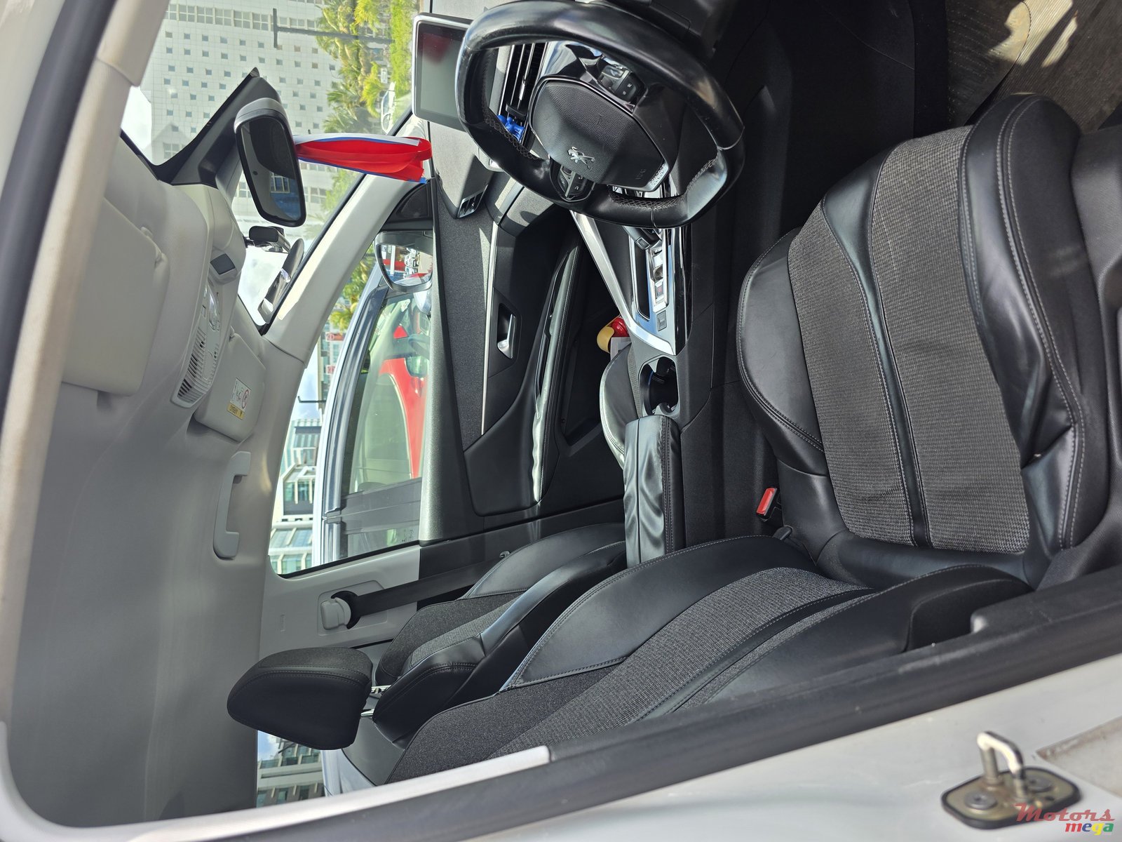 2018' Peugeot 3008 Allure photo #4