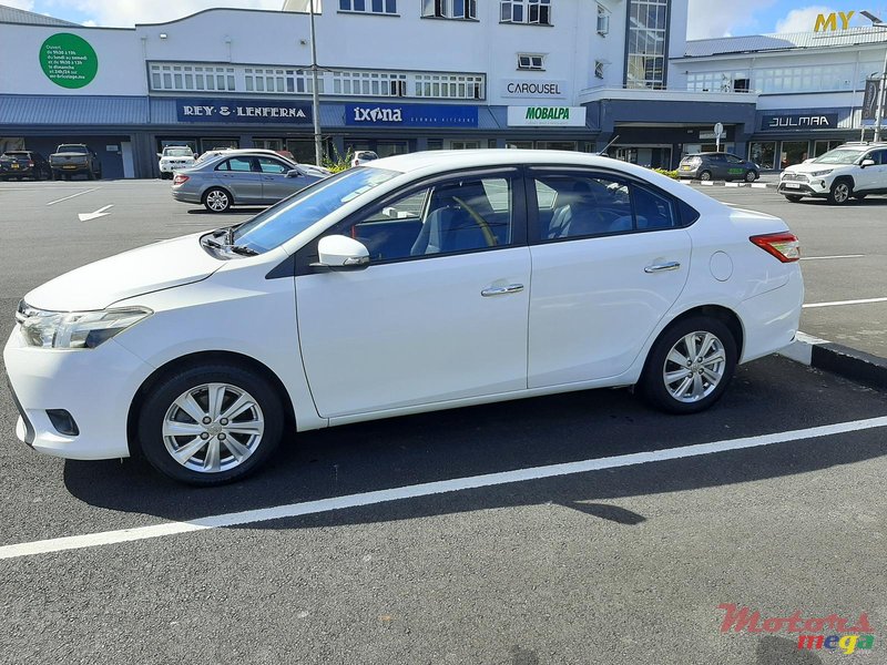 2014' Toyota Yaris photo #3