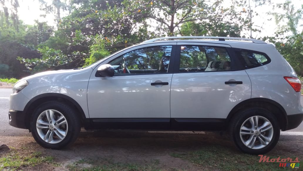 2012' Nissan Qashqai+2 photo #1