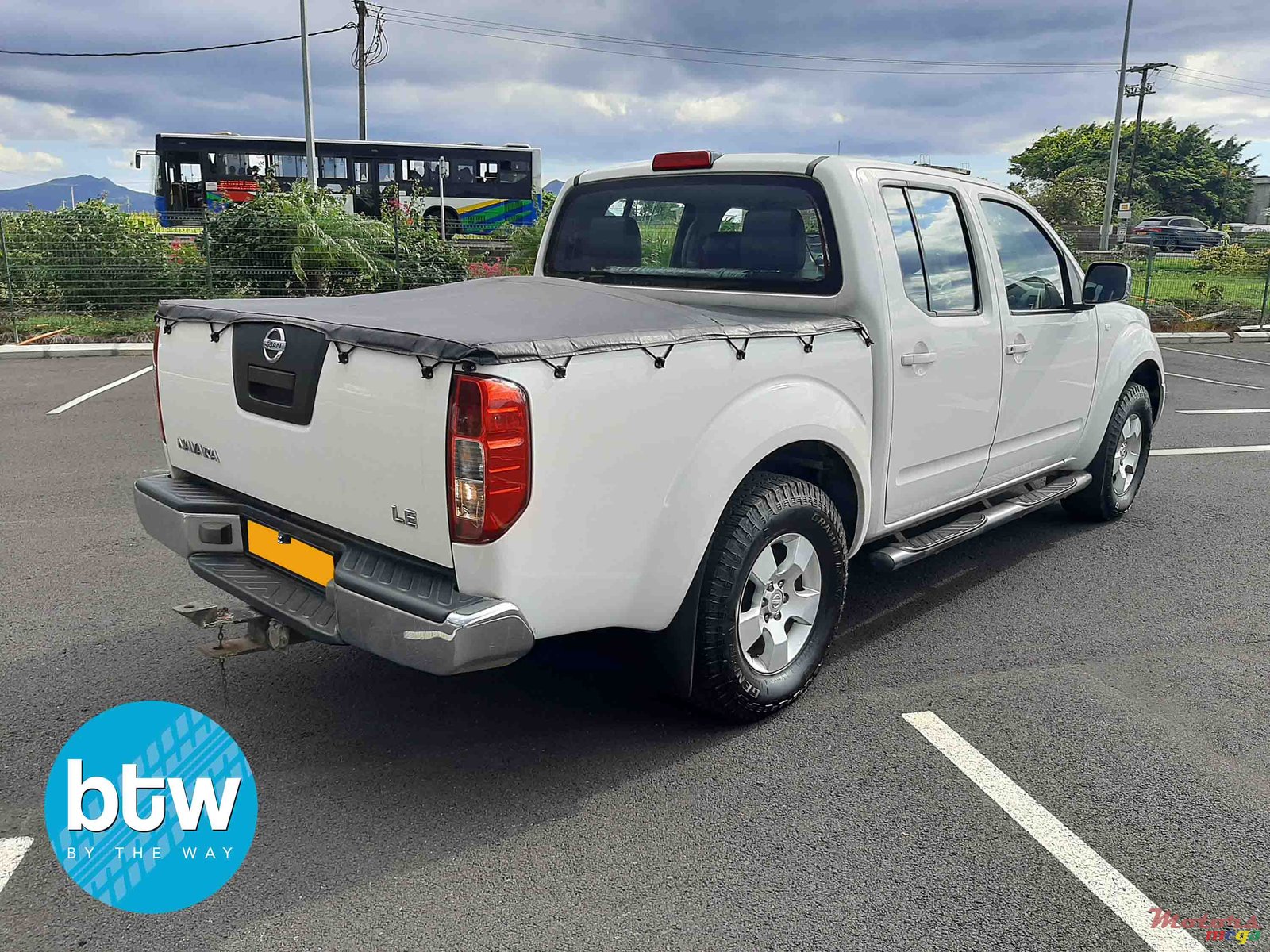 2017' Nissan Navara photo #3