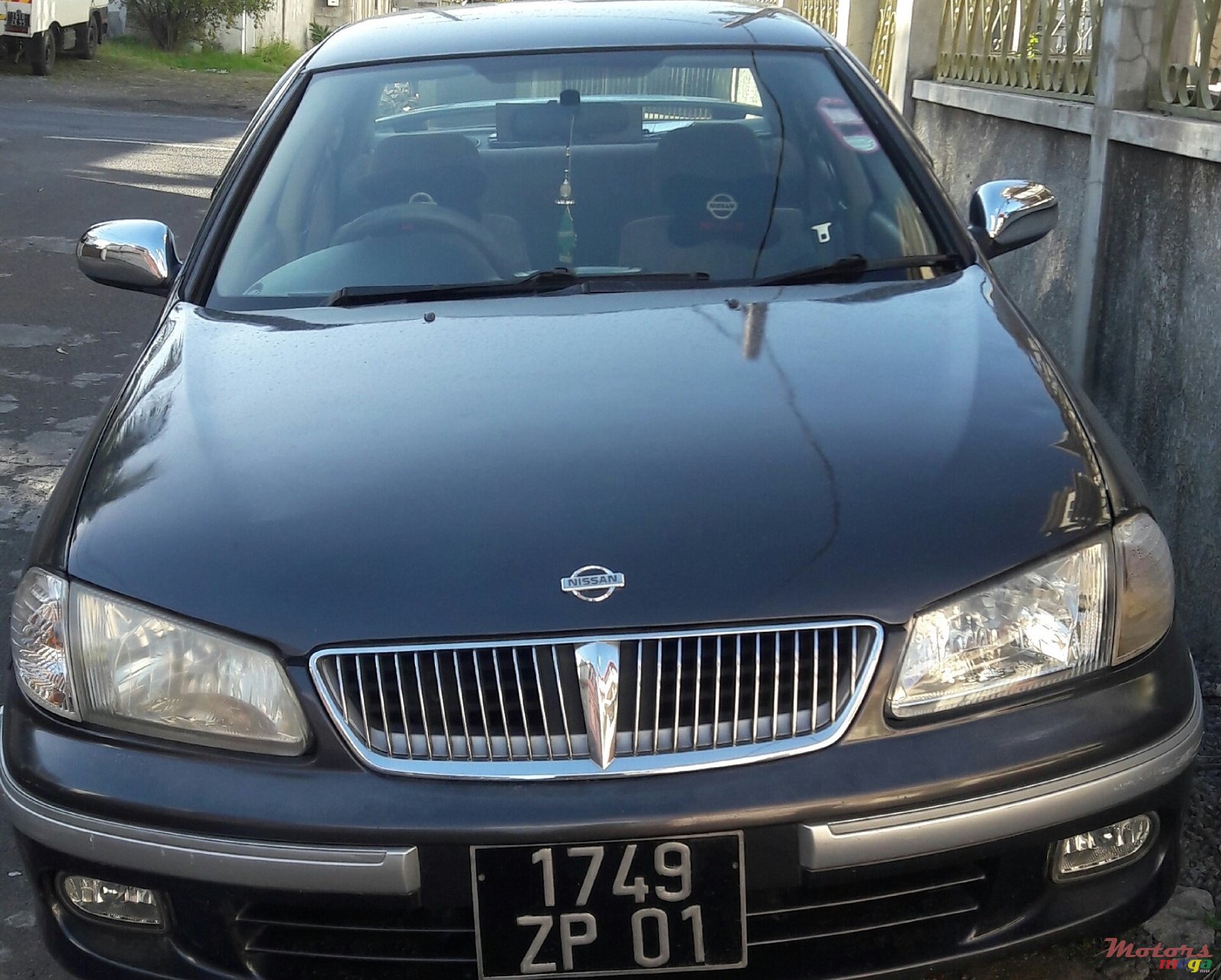 2001' Nissan photo #2