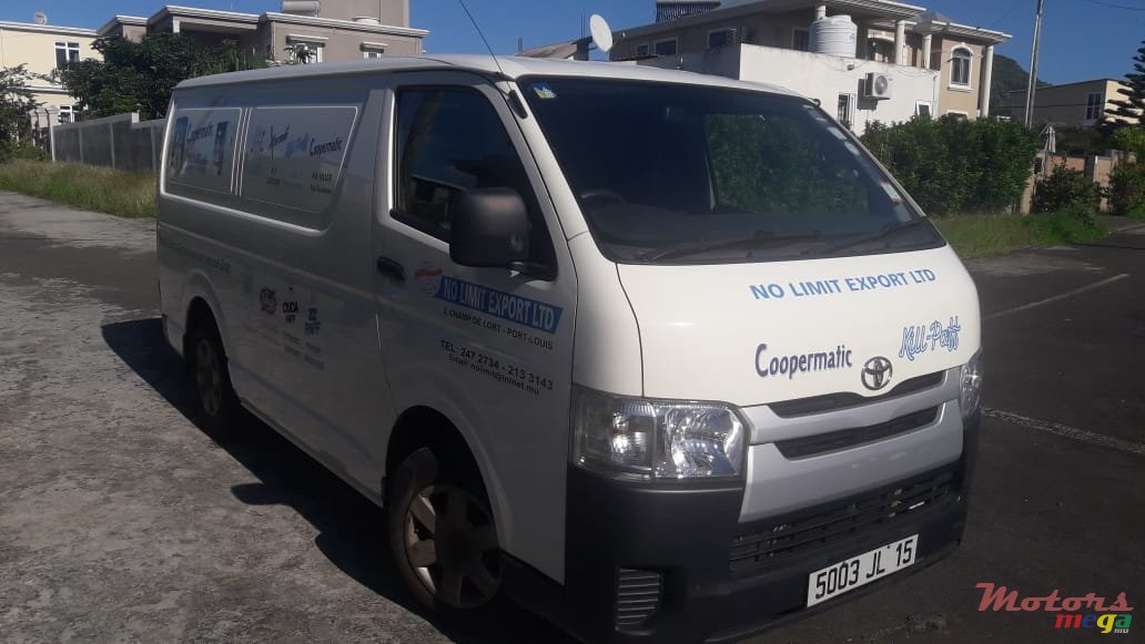 2015' Toyota HiAce photo #4