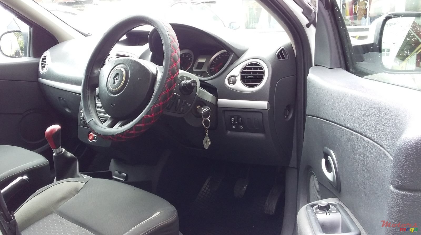 2010' Renault Clio photo #3