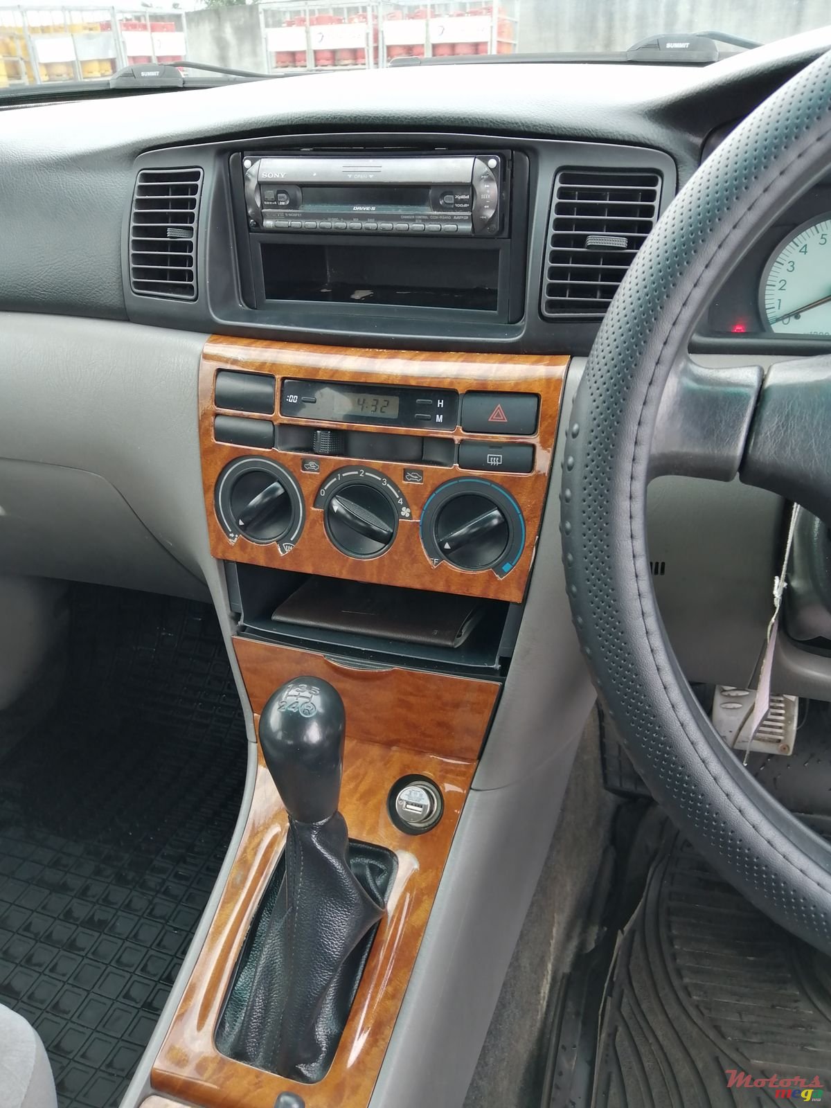 2002' Toyota Corolla photo #1