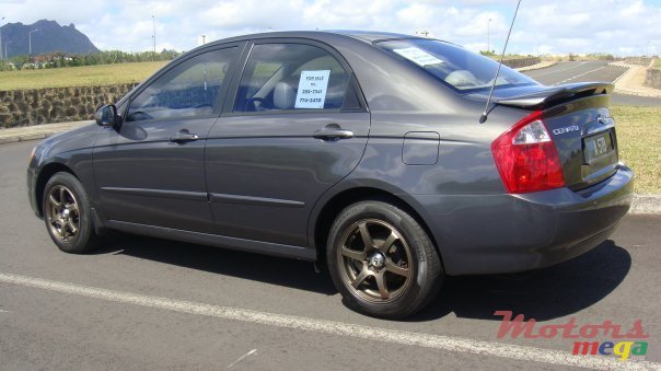 2004' Kia Cerato photo #2