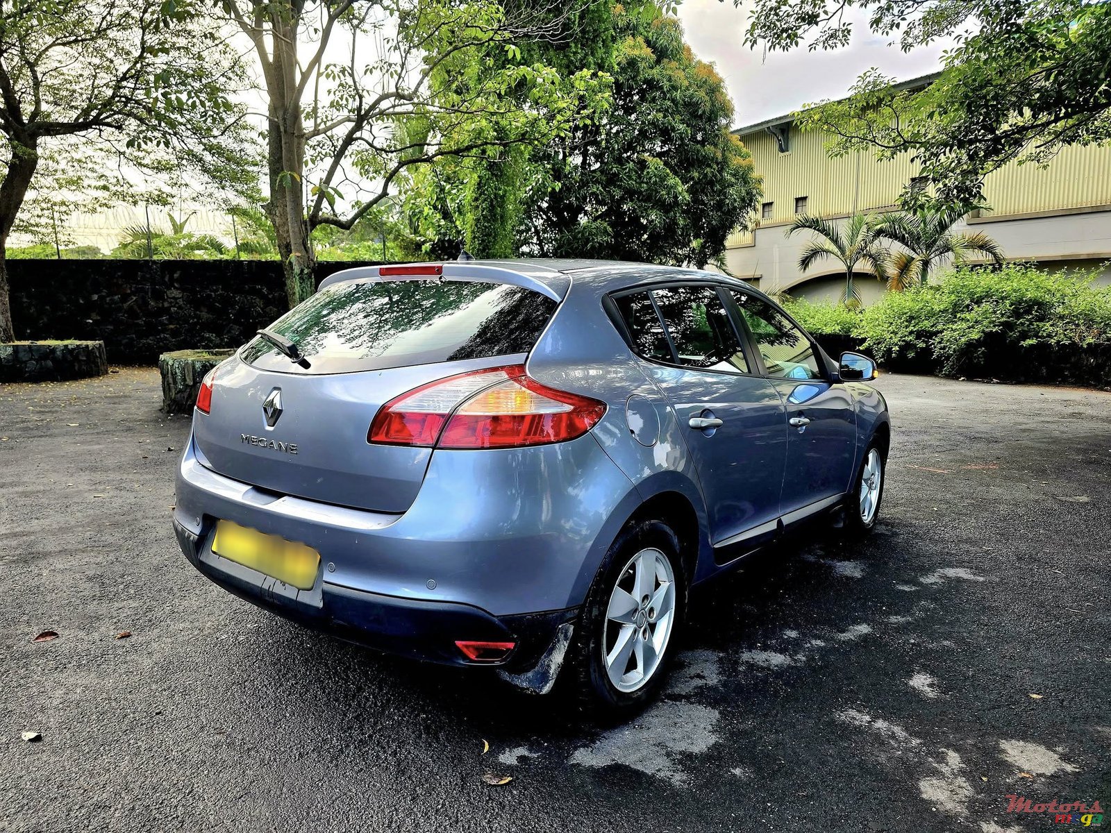 2011' Renault Megane photo #4