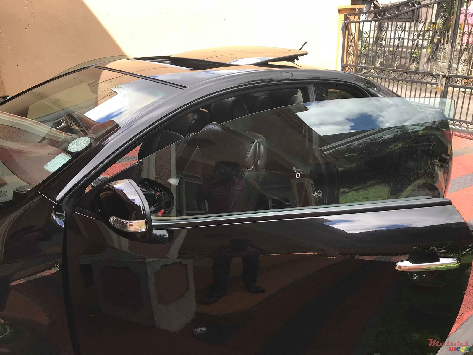 2010' Kia Koup sport photo #2