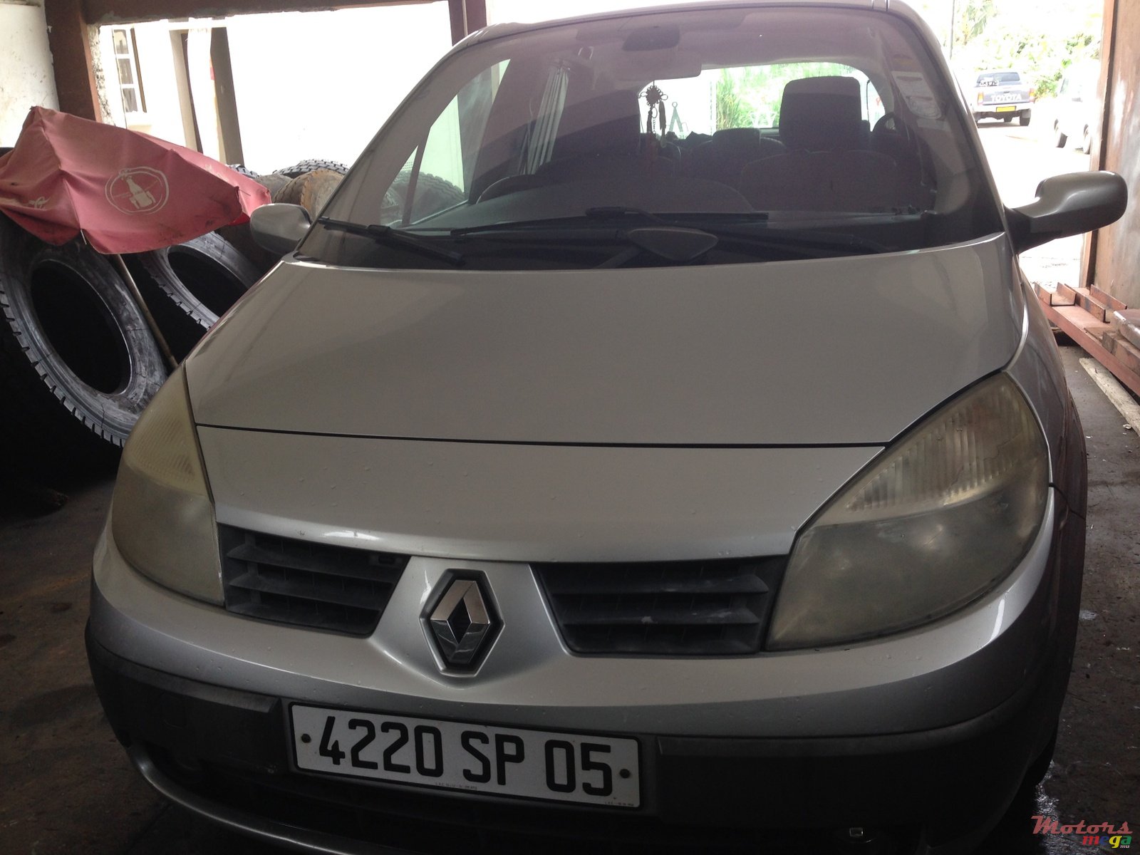2005' Renault Megane Scenic photo #1