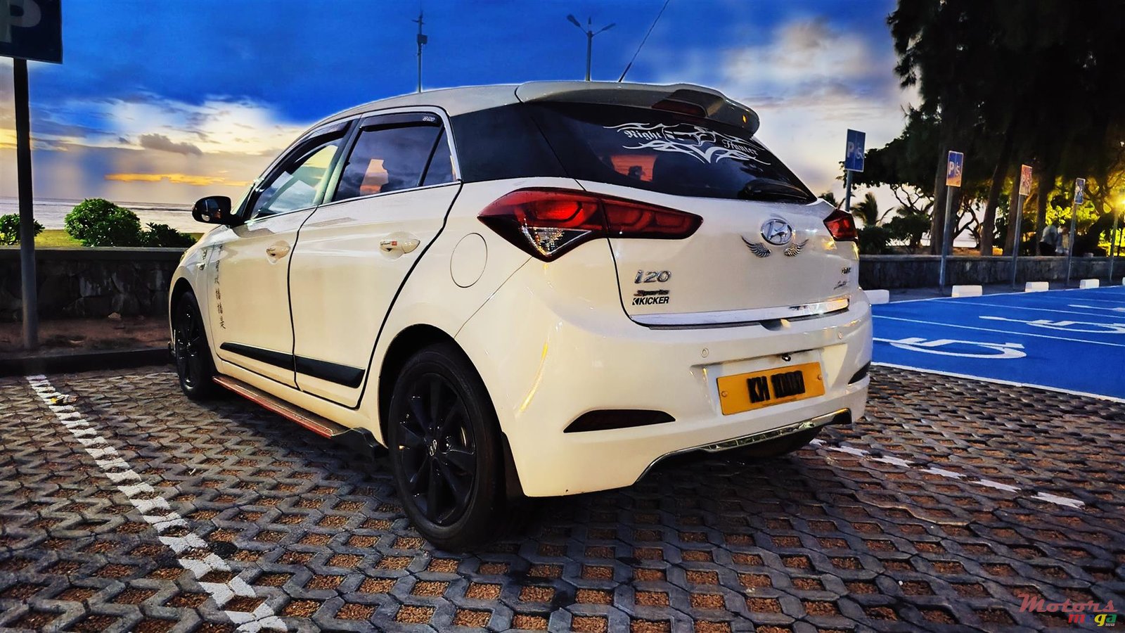 2017' Hyundai i20 photo #2