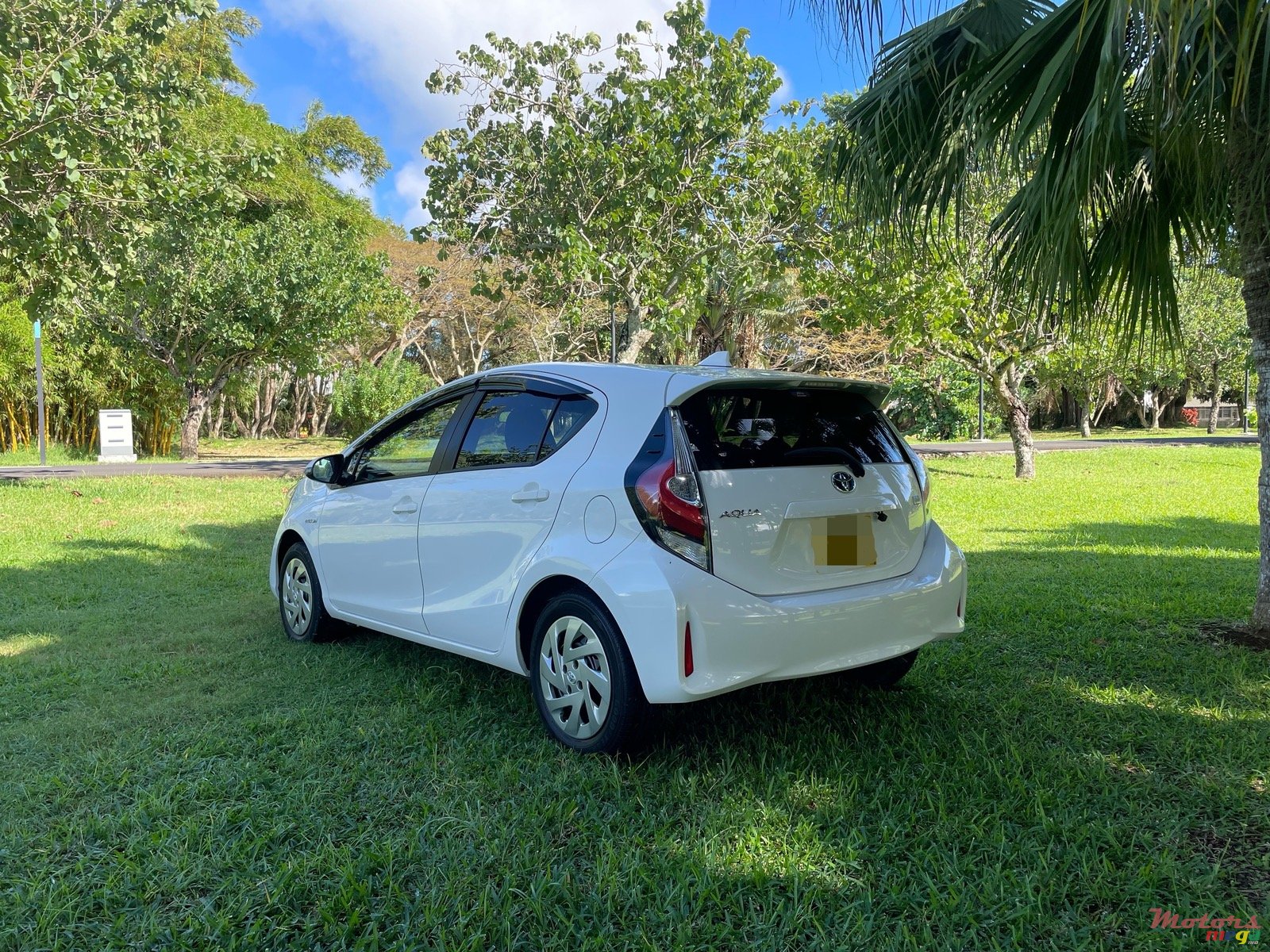 2017' Toyota Aqua photo #4