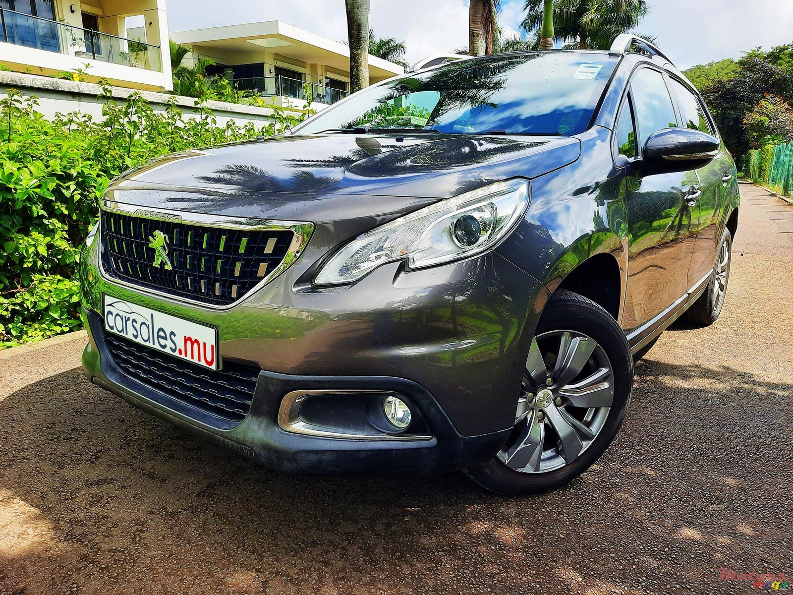 2017' Peugeot 2008 1.2 Puretech photo #1
