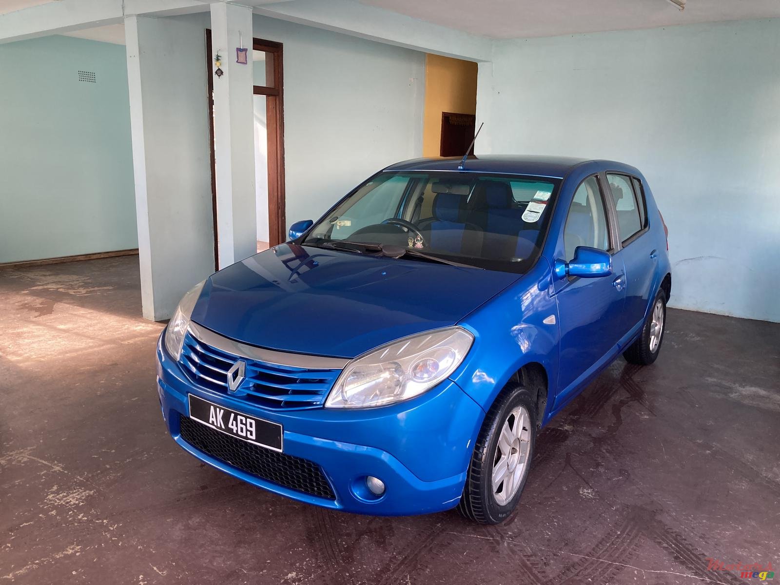 2010' Renault Sandero photo #5