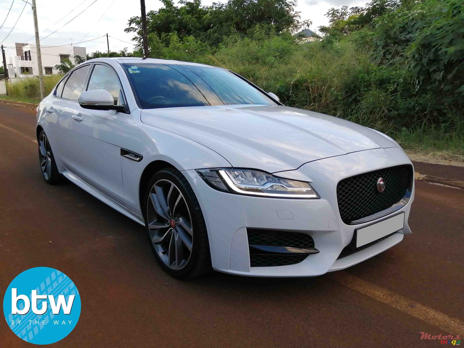 2016' Jaguar XF R Sport Polarise White photo #1