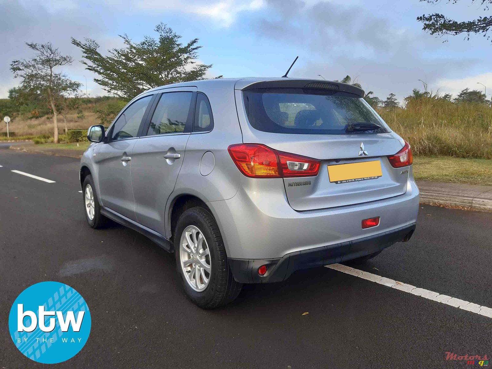 2015' Mitsubishi ASX photo #2