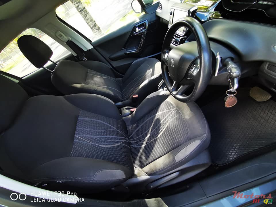 2014' Peugeot 208 1.4 HDI photo #7