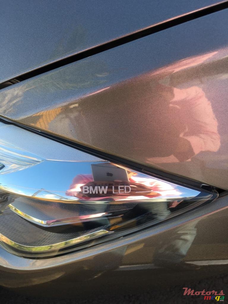 2017' BMW 318 photo #2