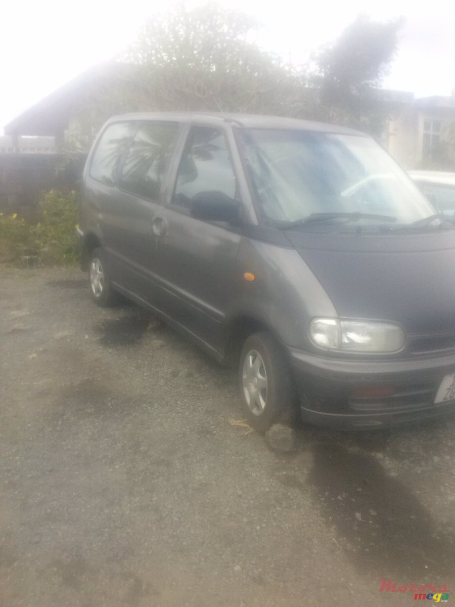 1995' Nissan Serena photo #1