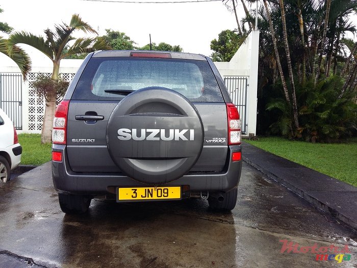 2009' Suzuki Grand Vitara photo #2