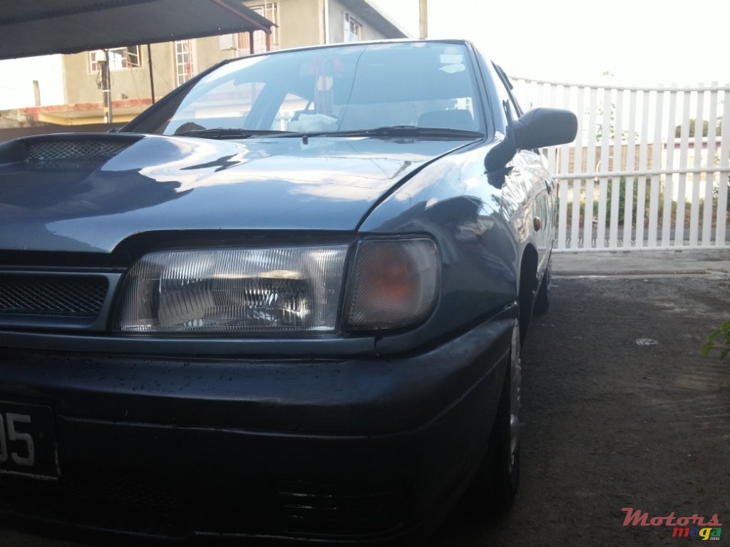 1995' Nissan Sentra photo #1