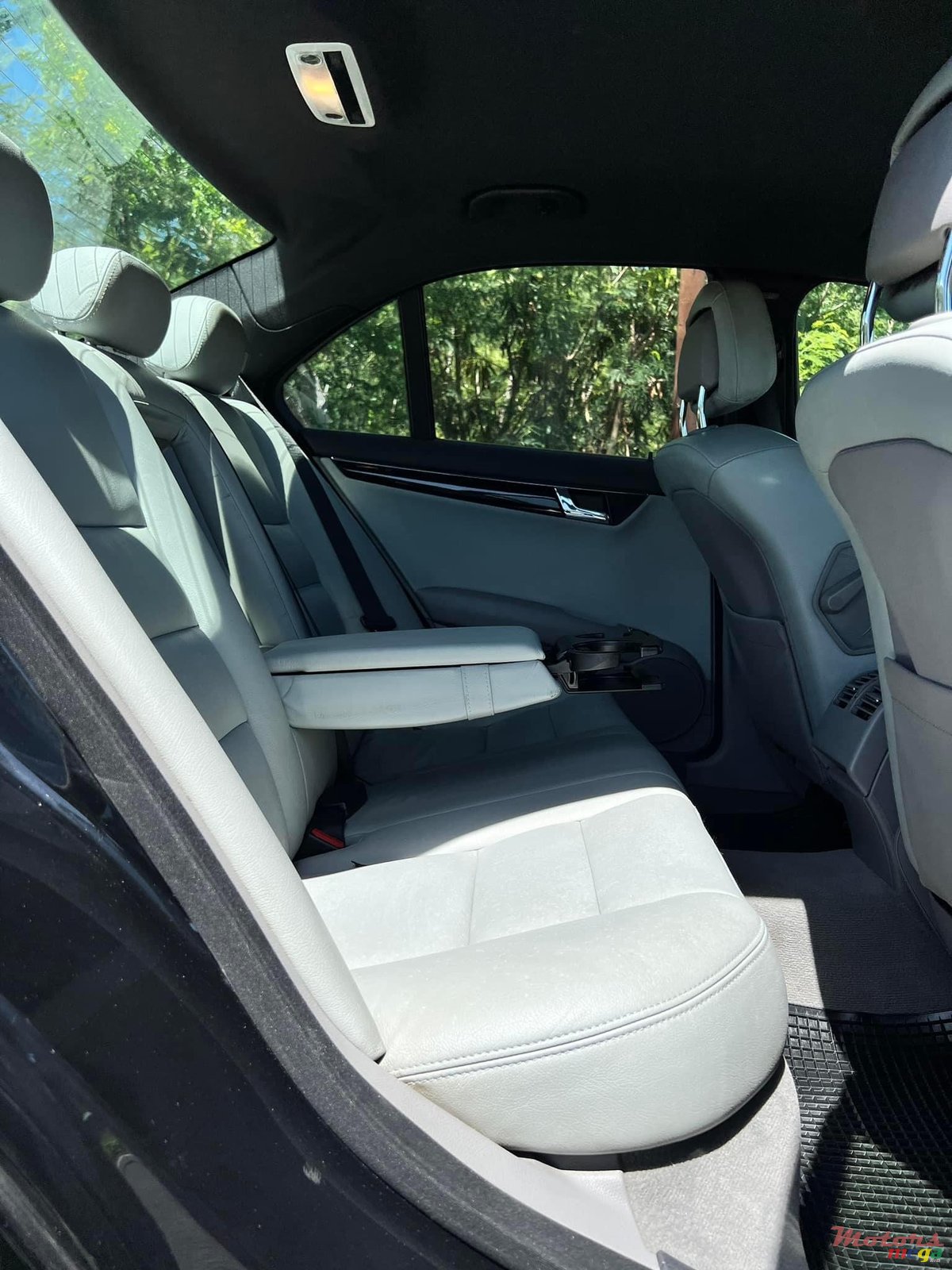 2009' Mercedes-Benz C-Class photo #7