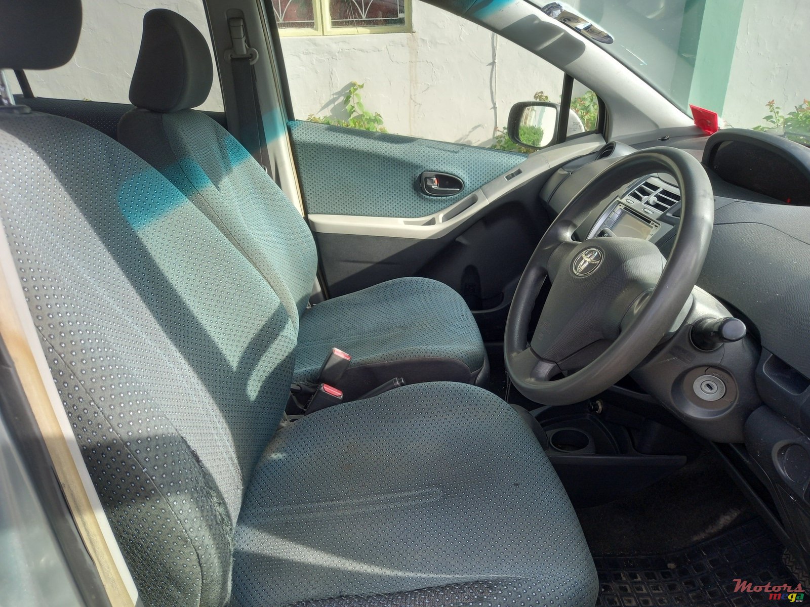 2007' Toyota Vitz photo #6