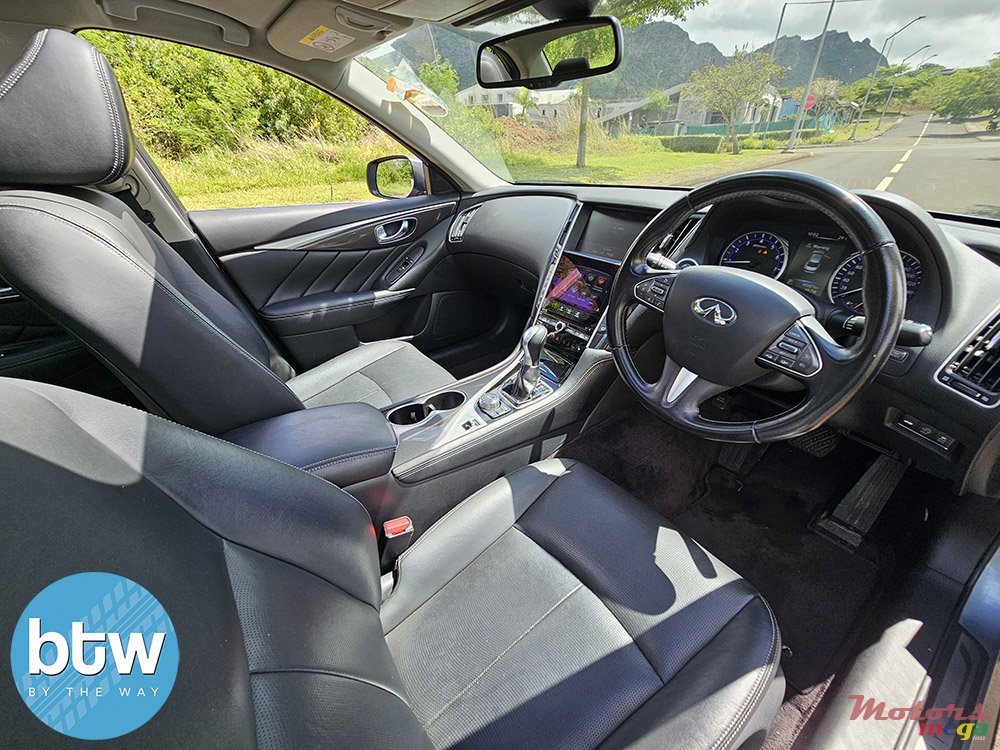 2017' Infiniti Q50 photo #5