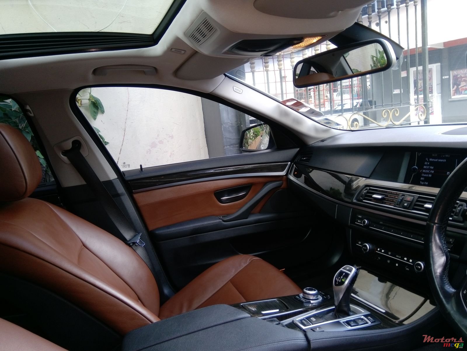 2010' BMW 528 photo #2