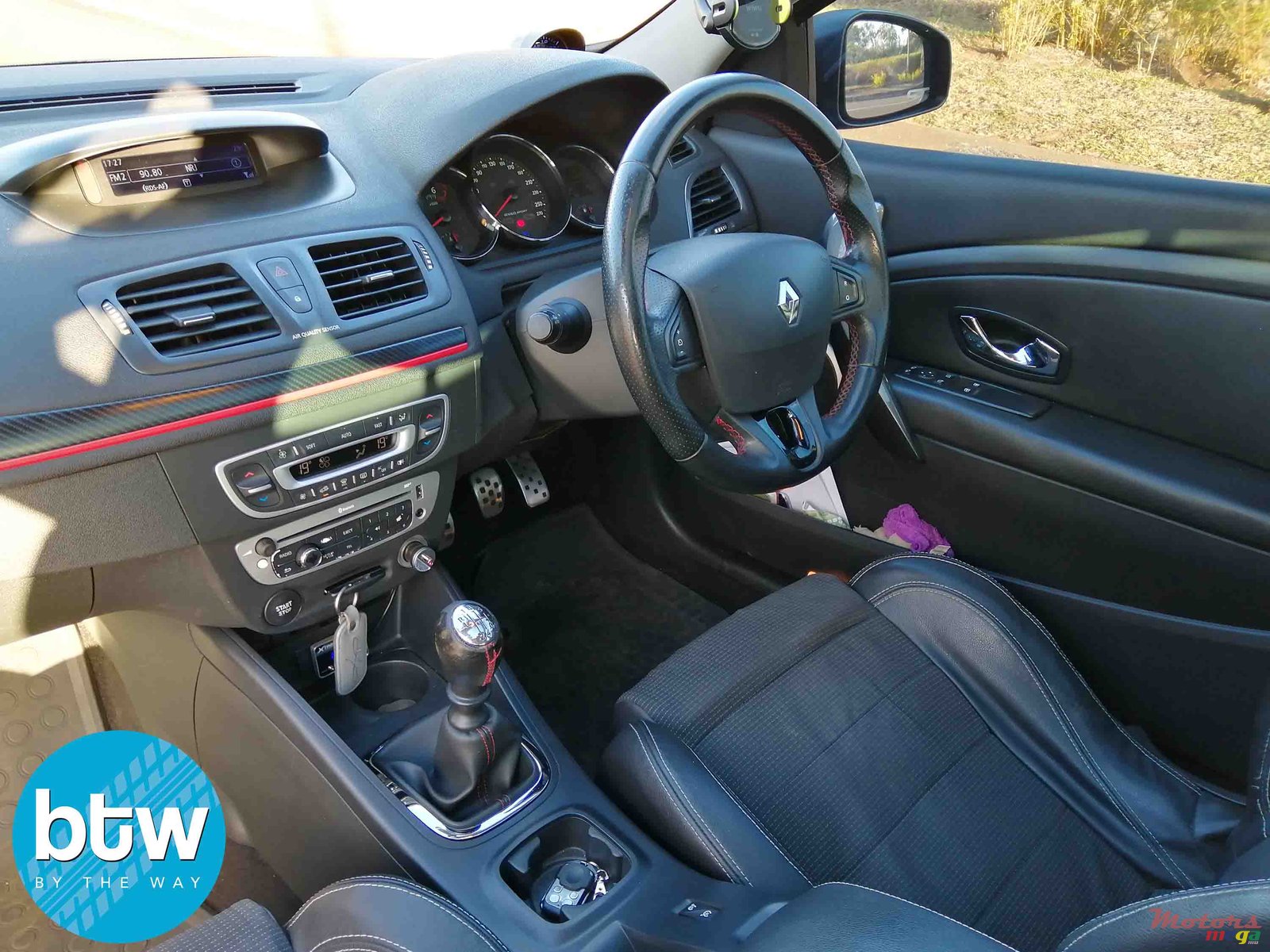 2012' Renault Megane GT Line photo #5