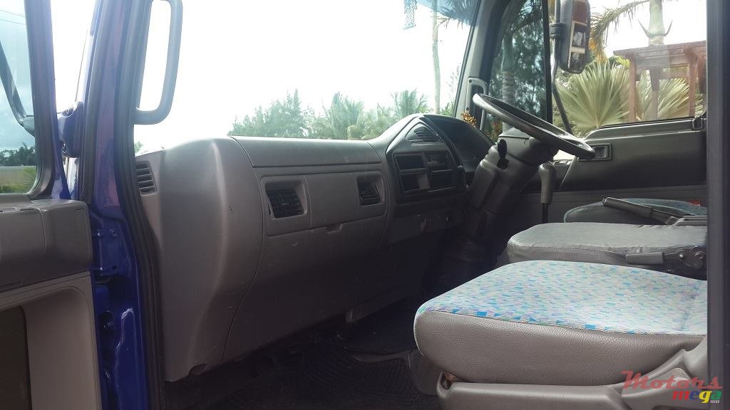 2001' Hino RANGER Camion Bascule photo #5