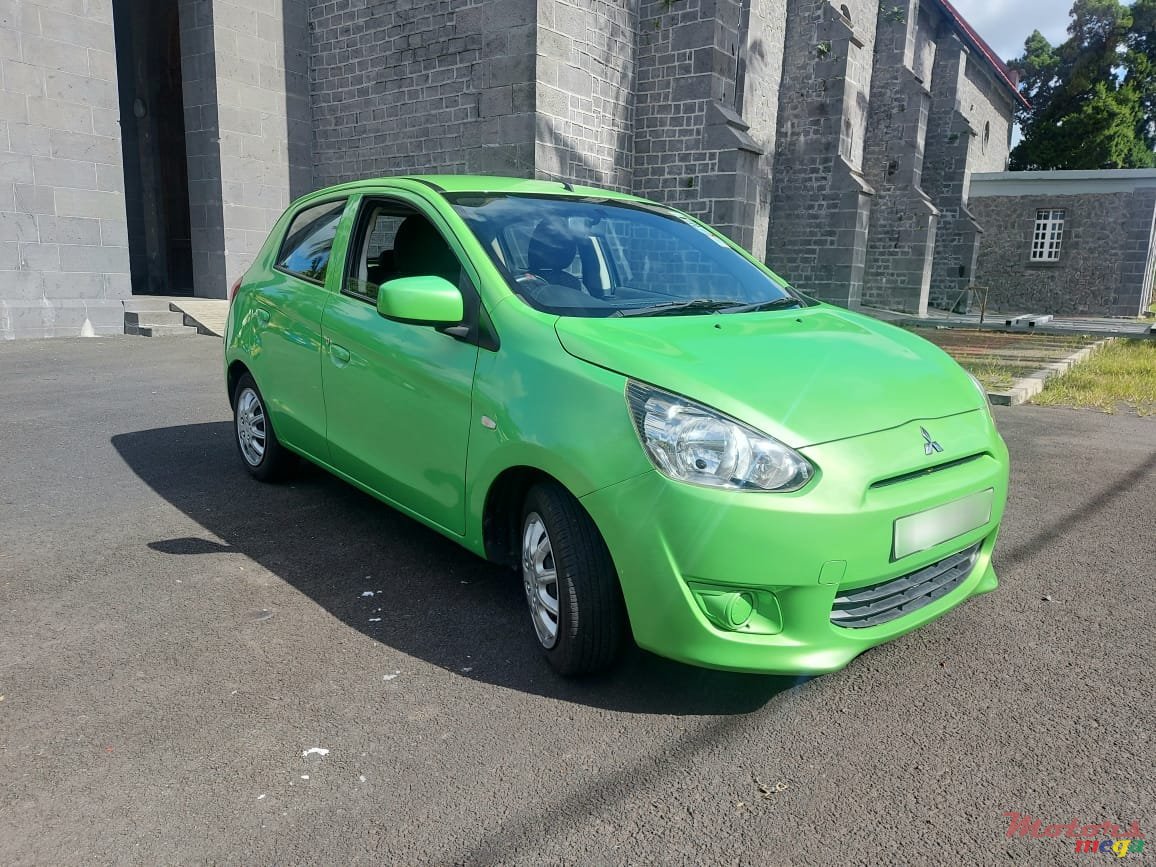 2013' Mitsubishi Mirage photo #1