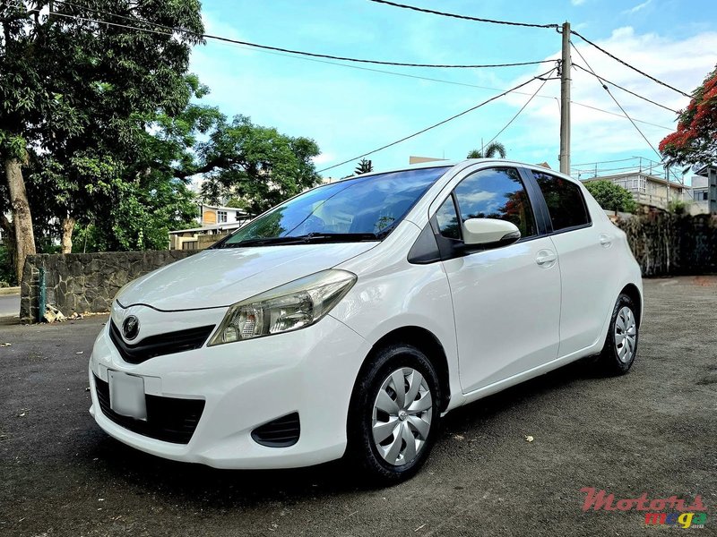 2013' Toyota Vitz photo #2