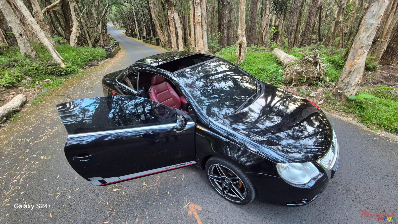 2007' Volkswagen Eos FSI Convertible photo #3