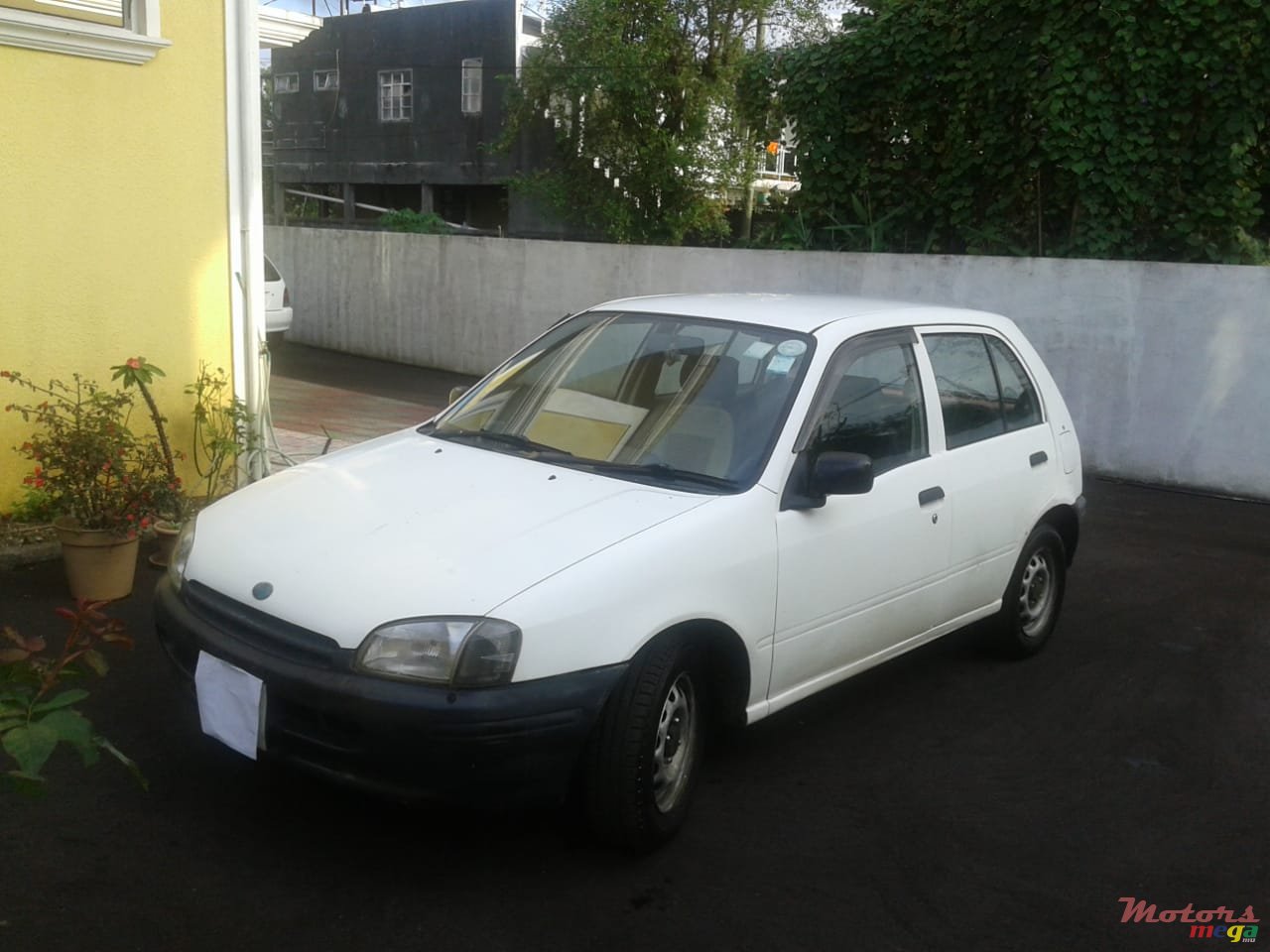 1998' Toyota Starlet photo #2
