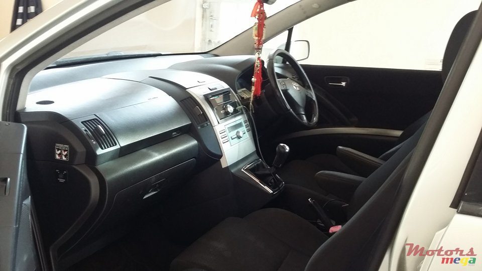 2004' Toyota Verso photo #5